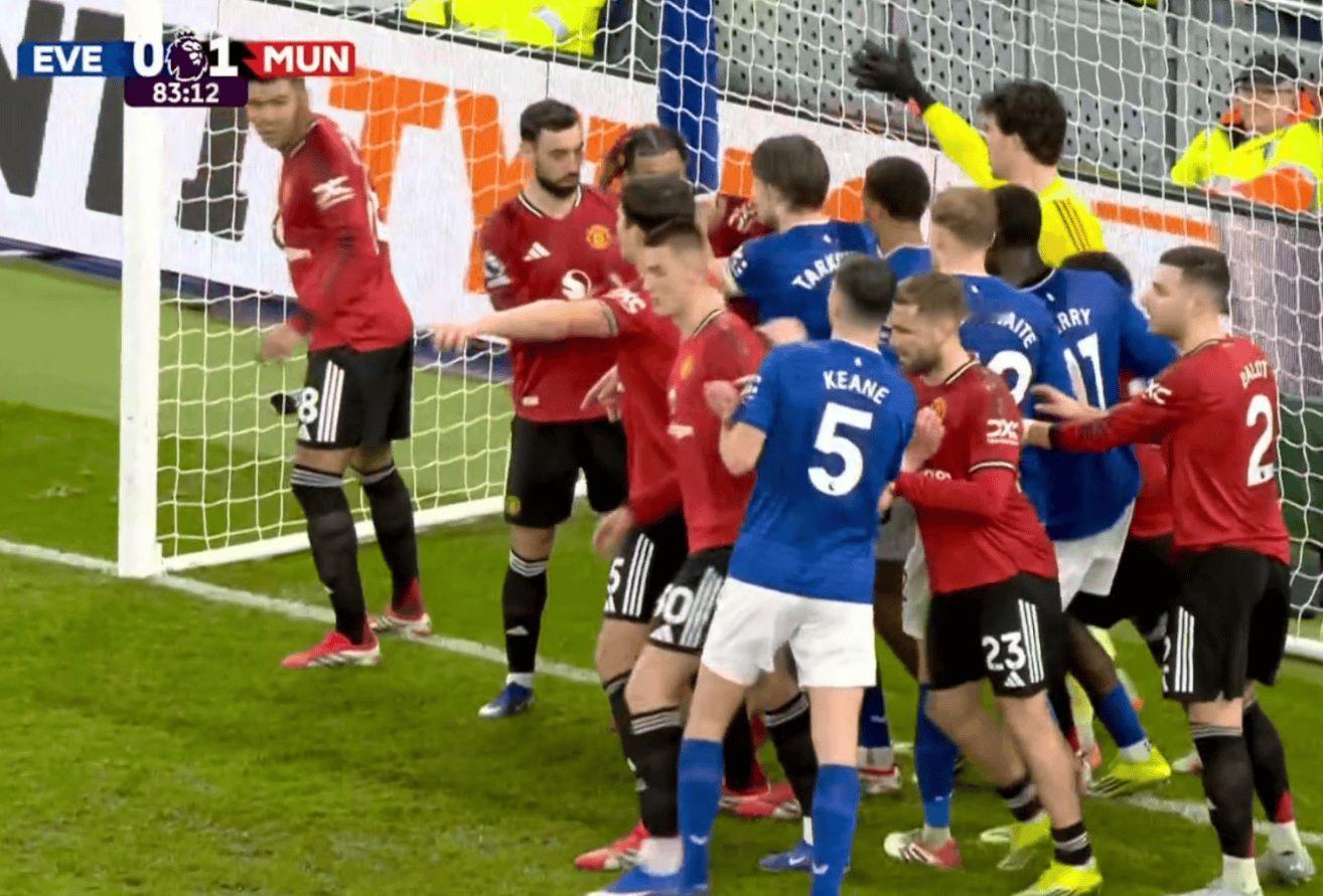 马上开工的早高峰地铁曼联