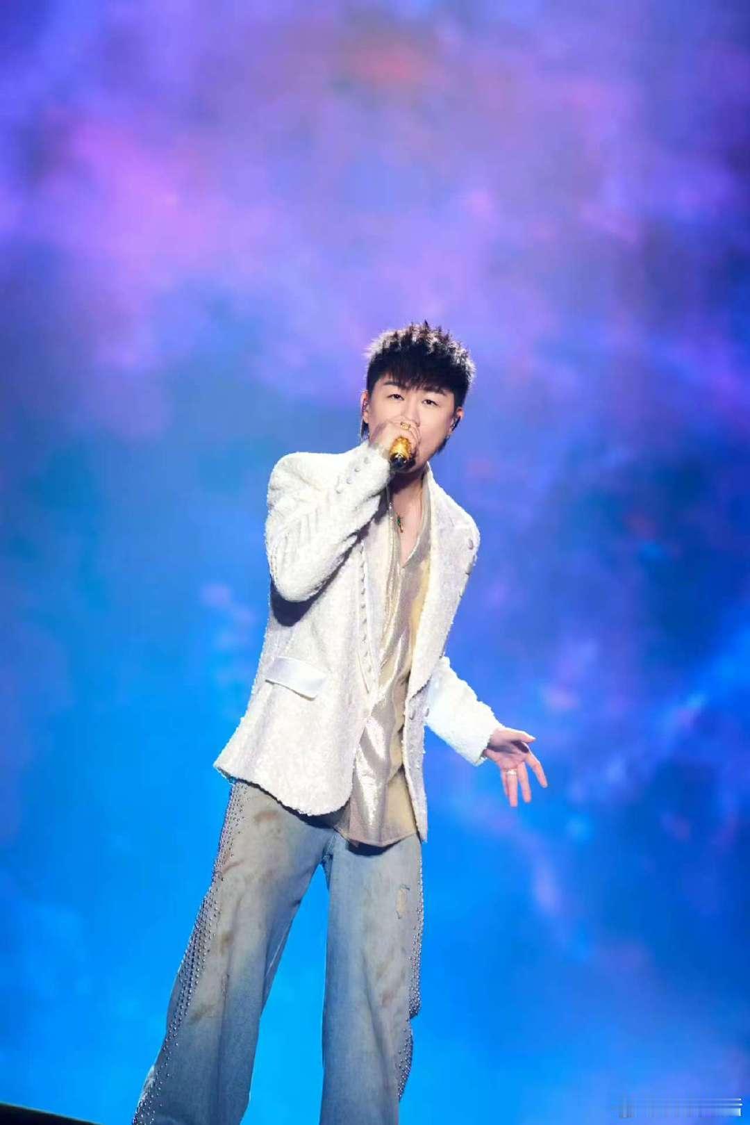 胡彦斌透露歌手第四期的歌很燃歌手2026这首燃向曲目贴合内心态度，胡彦斌希望用歌