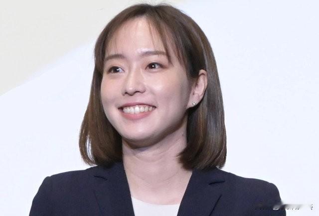 【日媒】石川佳纯：目标3年内结婚，理想型是性格沉稳又有幽默感、热爱运动的伴侣
曾