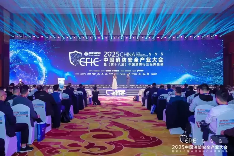 实力加冕丨卓翼智能荣膺CFIC2025“系留无人机高层灭火领域领军品牌”