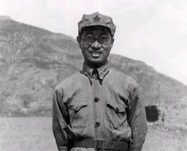 1949年徐州药贩登报寻人，陈赓一眼认出暗号后当即下令：快把登报人接到我这里来