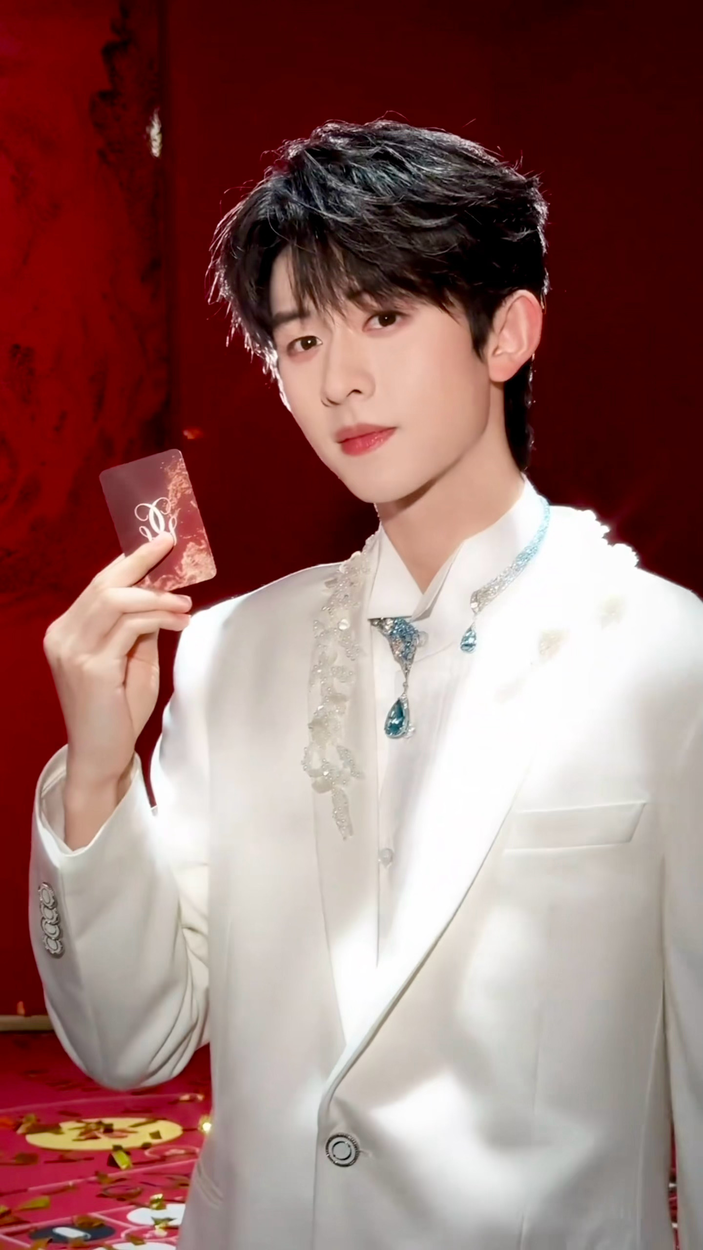 吼吼吼 这一抬眼真帅啊