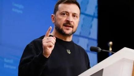 收到欧盟能在未来两年给予900亿欧贷款的消息后，泽连斯基口风又变了，认为还能坚持