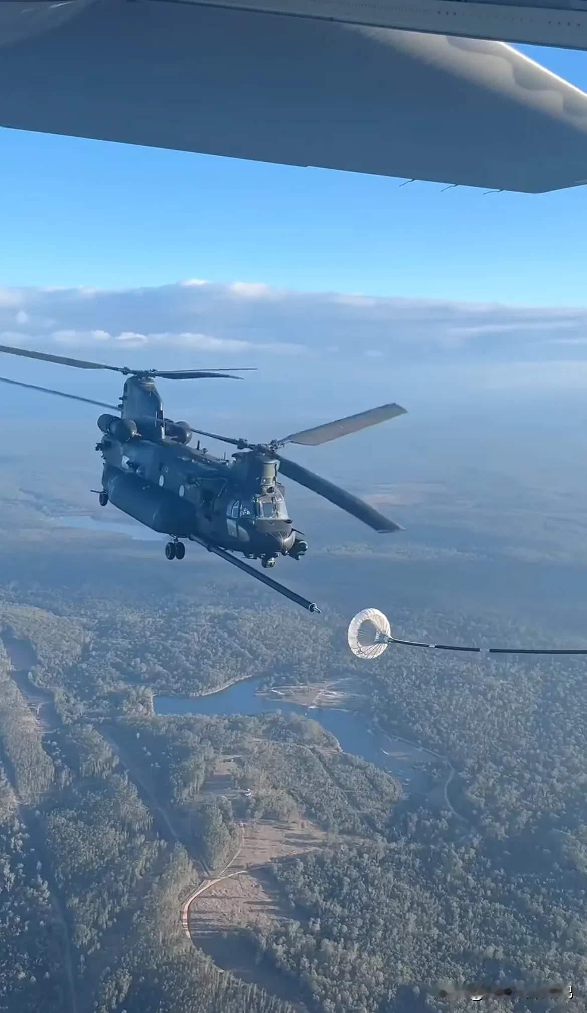 期待中国，早日可以解决直升机空中加油的问题。
目前直升机空中加油只有美国玩的好，