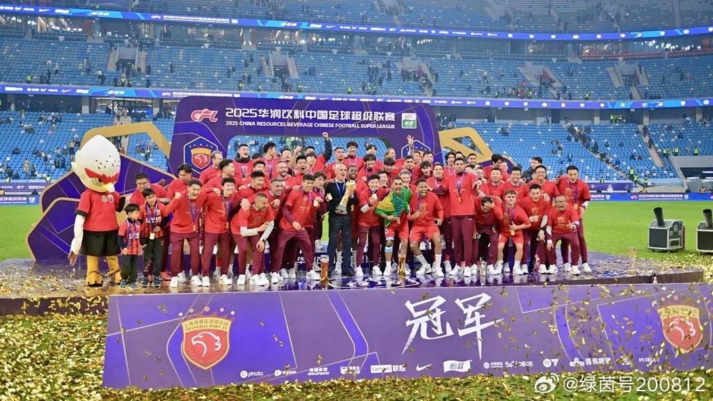 澳大利亚🇦🇺主教练穆斯卡特执教上海海港的两年内，率领球队赢得了2024、20