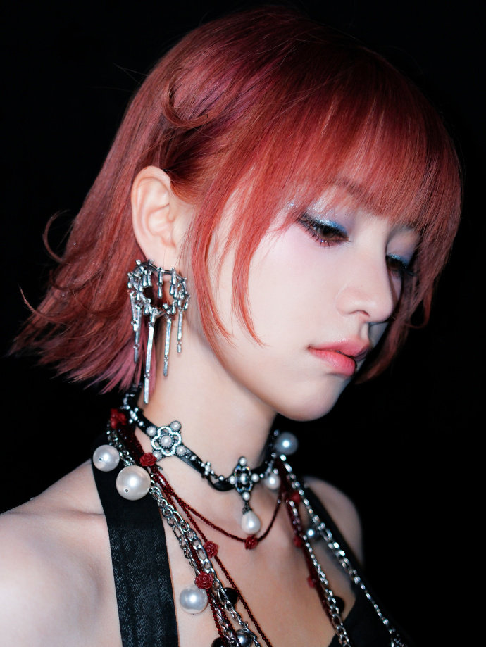 黄灿灿二公舞台黄灿灿口碑刷完黄灿灿二公舞台，终于懂她口碑为啥这么好！《篇章》全开