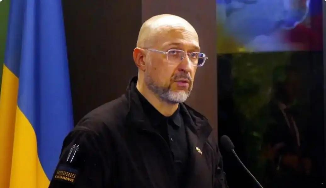 乌克兰的军费为什么消耗这么快？终于找到原因了。12月20日，乌克兰国防部长什米加