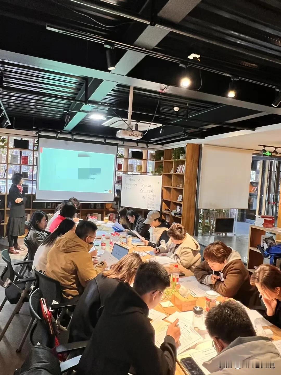 研发想找一个“能力强，工资要求不高，但年龄又不超过35岁”的资深后端工程师，当h