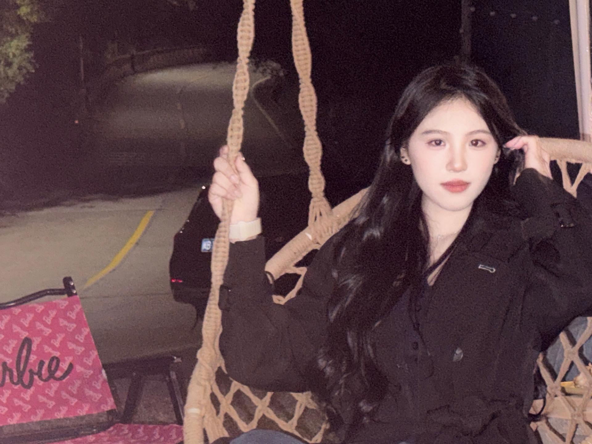 生活将我击倒在地 我幸福的睡着了