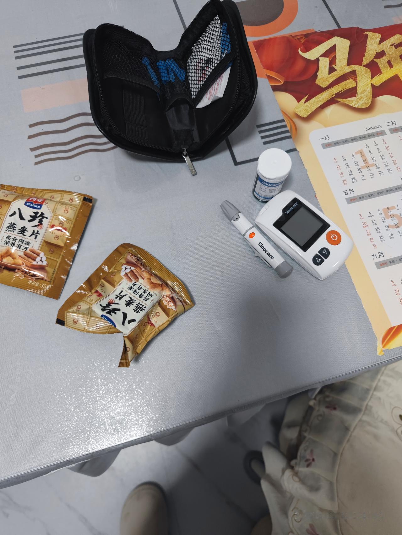 今天早上吃了两小袋燕麦片，加两个荷包蛋。谁知道餐后1小时血糖值这么高！居然达到1