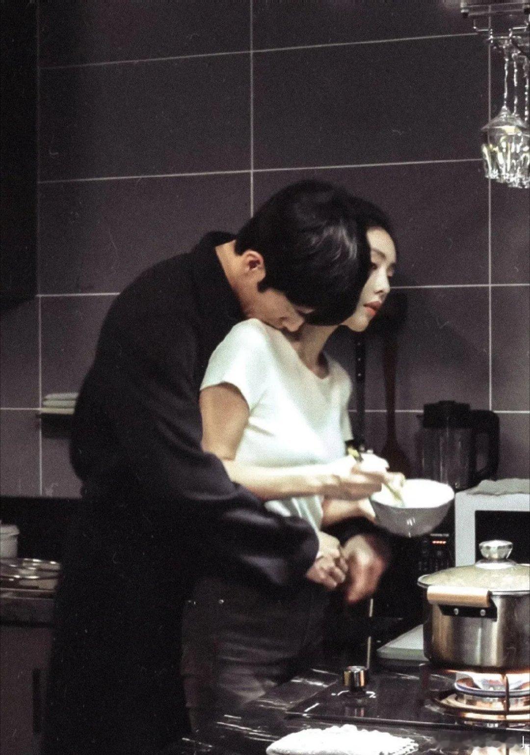 大家发现没井柏然不火了他是电影咖，但是电影已经没人找他拍了，这几年转战电视剧，搭