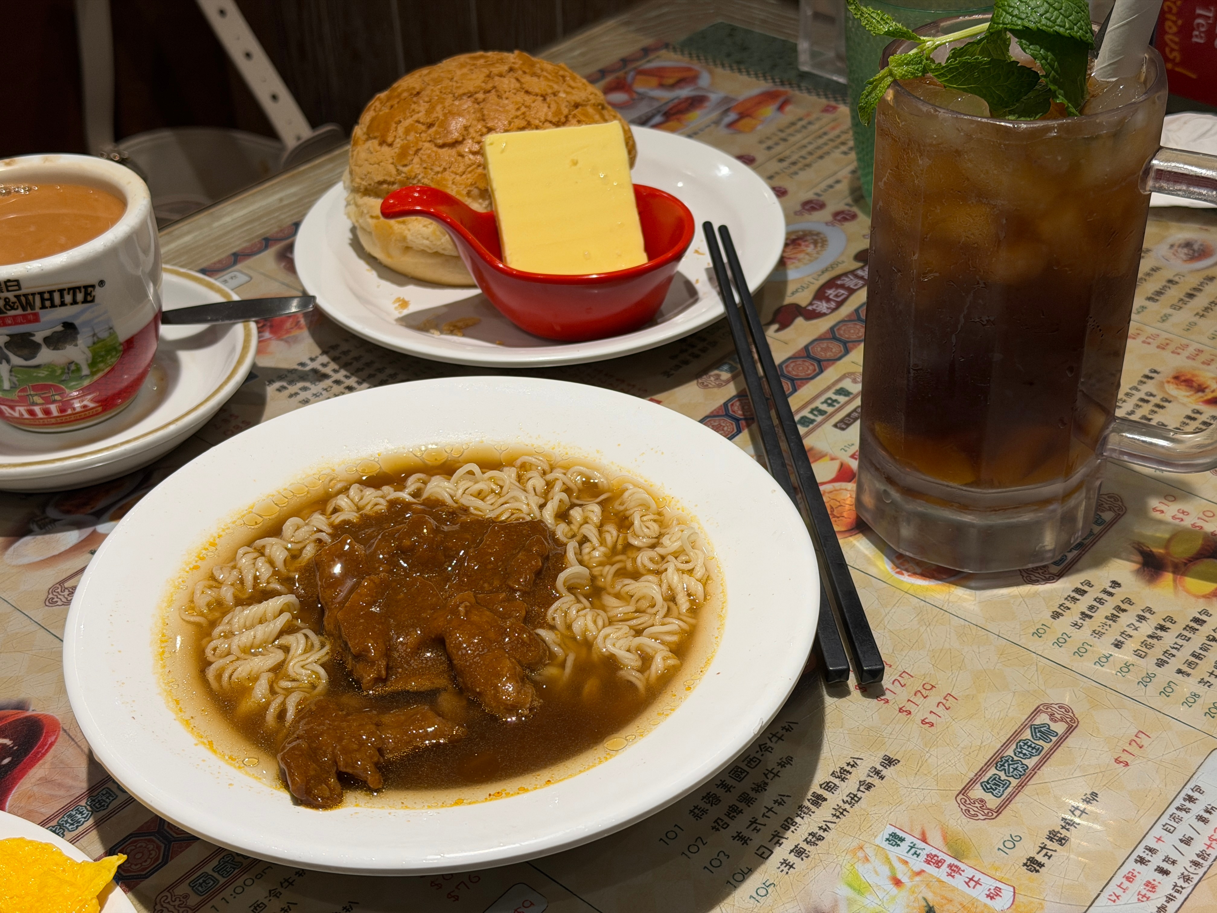 每次来香港就两件事儿……1. 吃这家牛肉面！2. 逛LV！