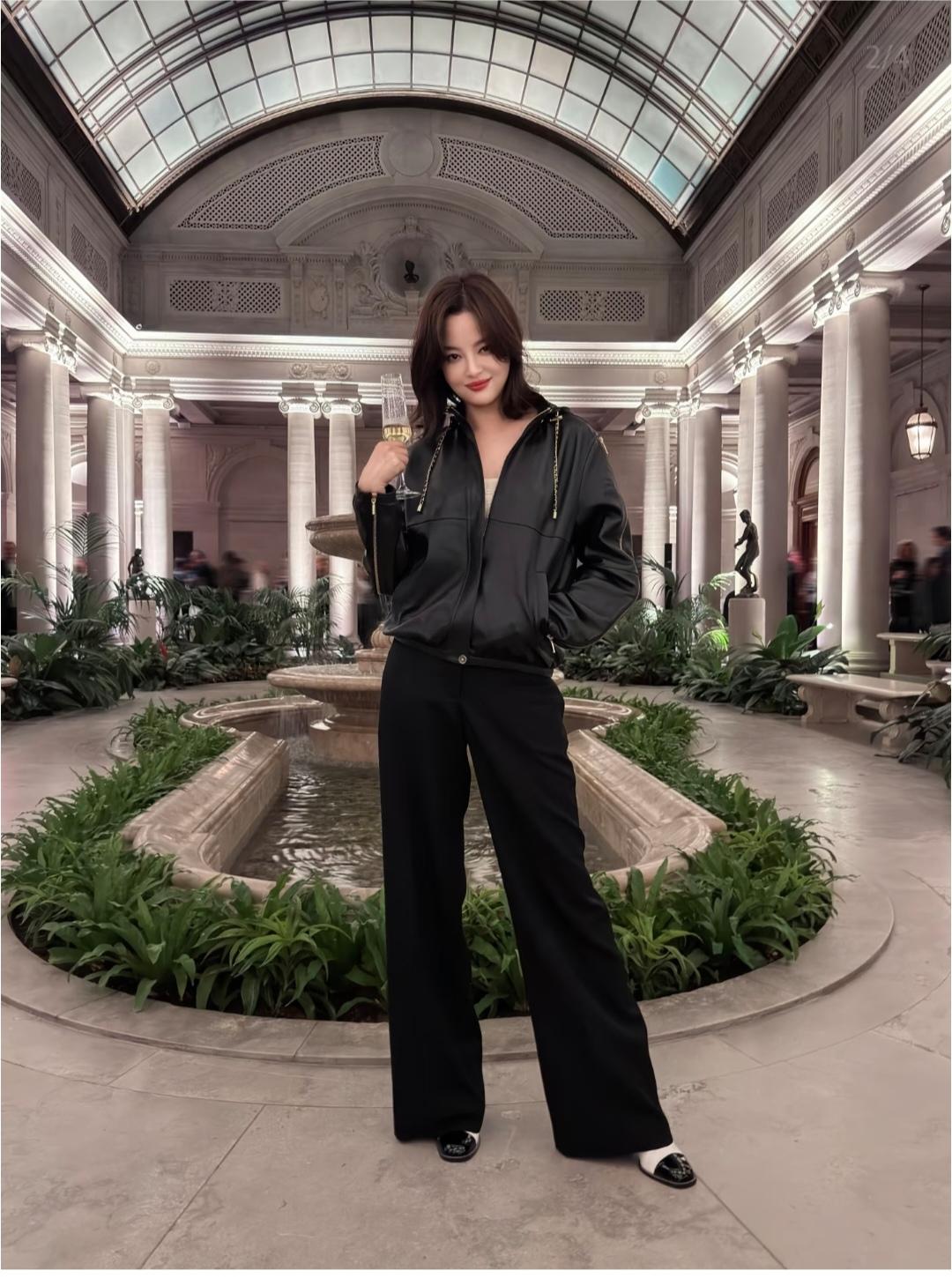 辛芷蕾，这么普通的穿搭，都穿出女王的气质。