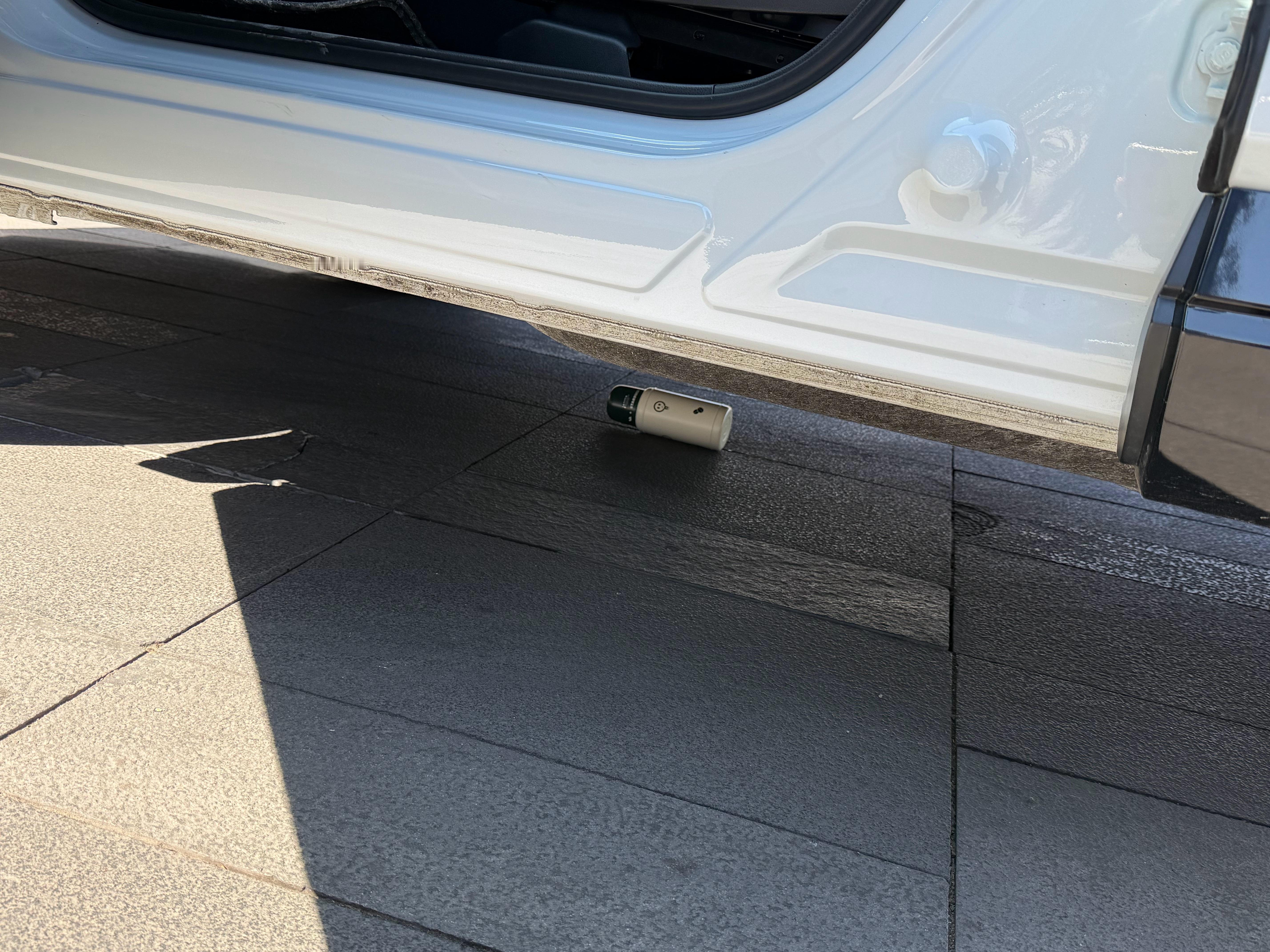 一早上给我整懵了下车的时候手一滑水杯滑车底下了手还短够不着最后倒车营救的水杯 北