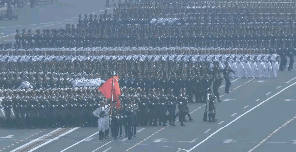 还有不到一个月，就是93阅兵了！
下面这两种风格的阅兵式，您究竟喜欢哪一个呢？