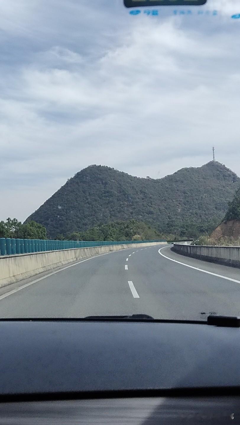 “有亲戚来我家，吃的我安排在饭店，住的安排在酒店，从来不安排在自己家里！”
这是