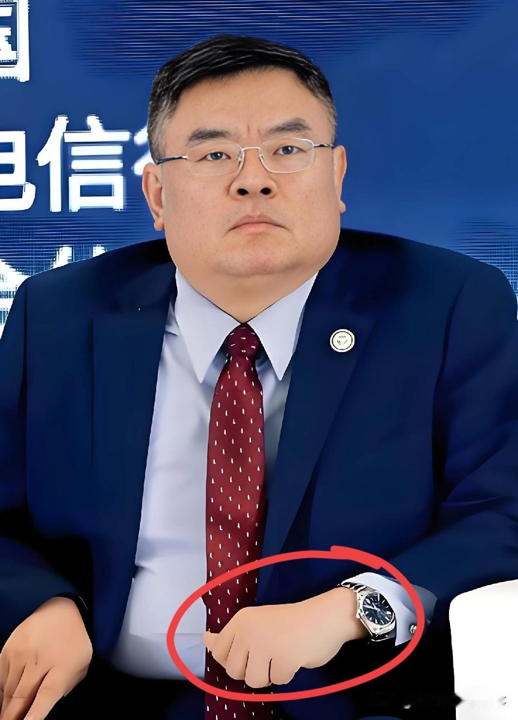 3月18日，中国新闻周刊证实：
        “盈科律所前主任梅向荣因10亿元