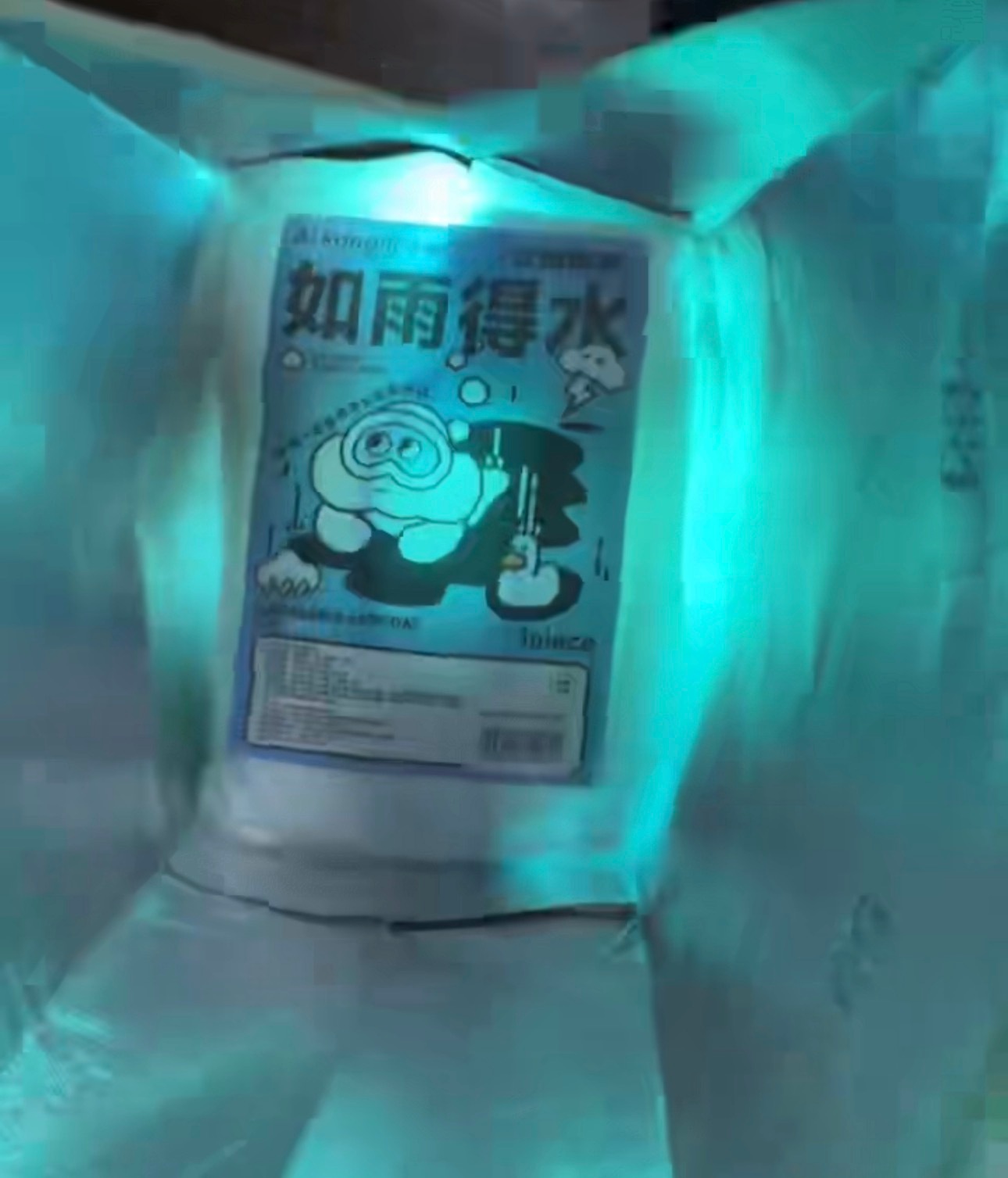 魔改藏雨衣里 自己摸了半天想看看有没有什么问题 下一秒按亮了…笑了五分钟 ​​​
