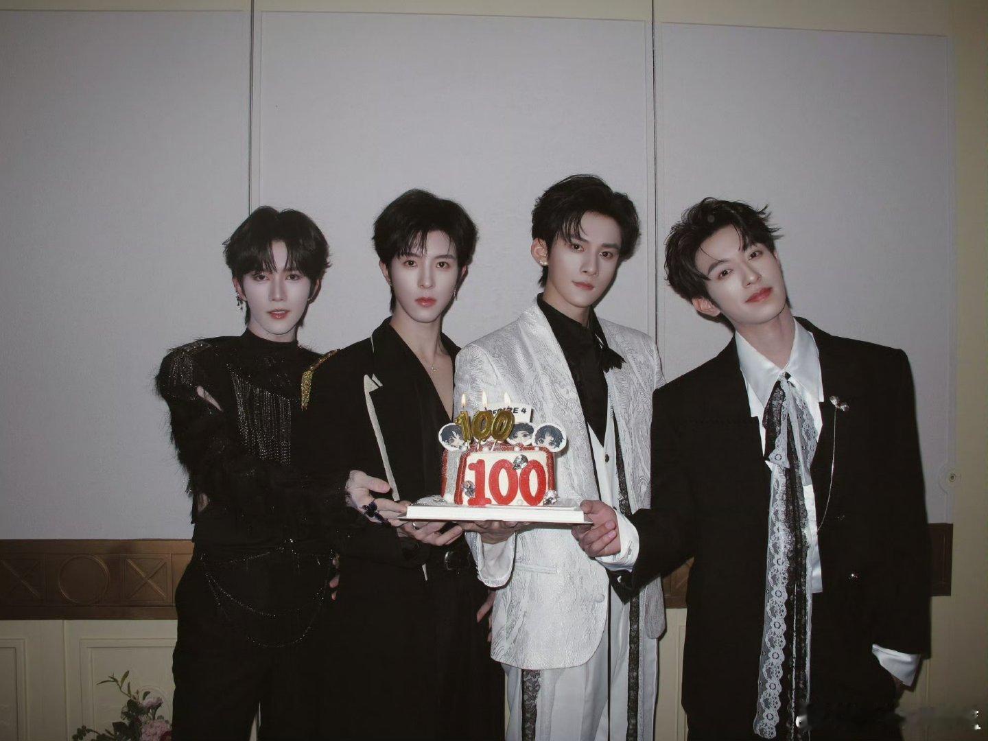 desire4出道100天啦这条路才刚刚开始哟 