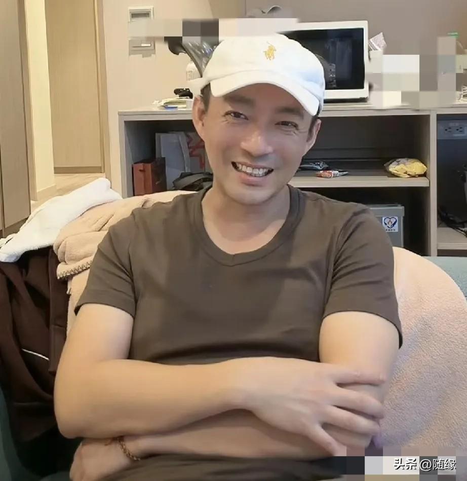 太逗了！
估计汪宝儿现在都懵了吧！

妈妈叫他汪宝儿，爸爸叫他大壮，奶奶叫他肉肉