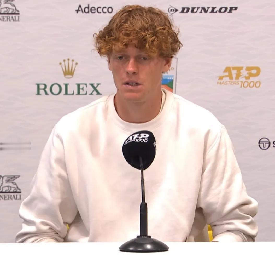 网球有約｜辛纳谈到主裁判没有看到的外部弹跳。即使如此，他也无法生气，好老的詹尼克