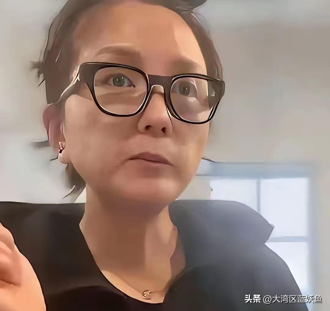 何洁这话说得实在。谁的日子不是各有各的难？有人愁下个月房租，有人愁孩子学区房，有