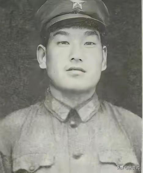 2013年，退伍军人韩维民去麻栗坡烈士陵园给战友王悦发扫墓，负责管理的张园长告诉