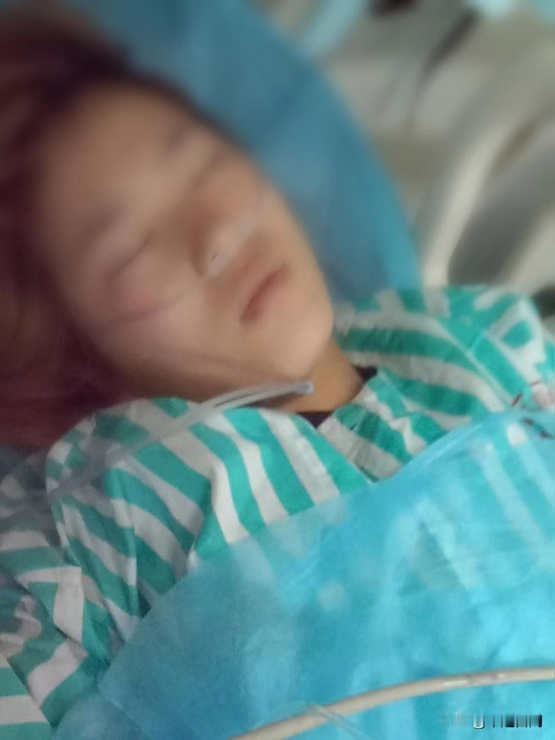 前几天高反被救女孩父亲发文求助爱心人士帮助，因为女孩被不知名网友抛弃，现在没有解