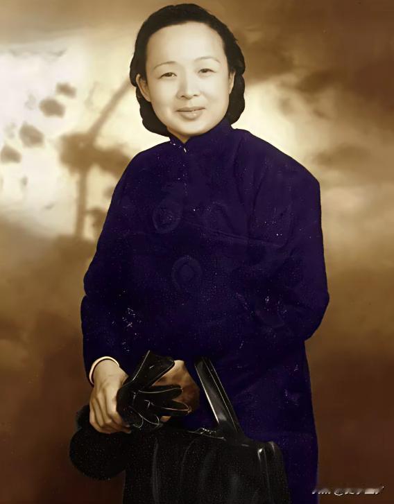 1949年，谢晋元的遗孀向陈毅要了一个房子，陈毅就把吴淞路466号送给她，几天后
