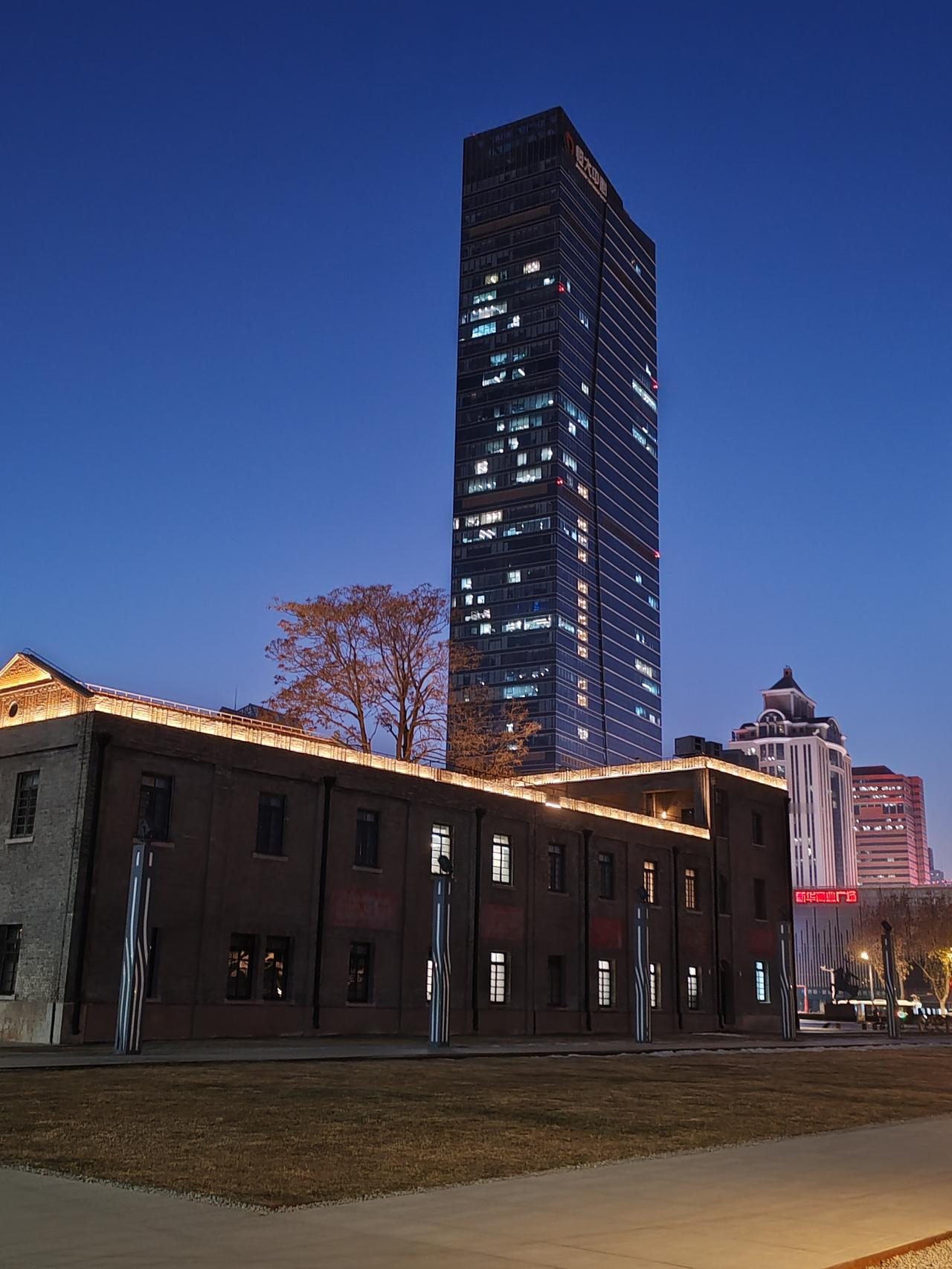 你已经住过高层了，你这么说可是切身感受。但没住过的人，会觉得你在显摆。不瞒你说，