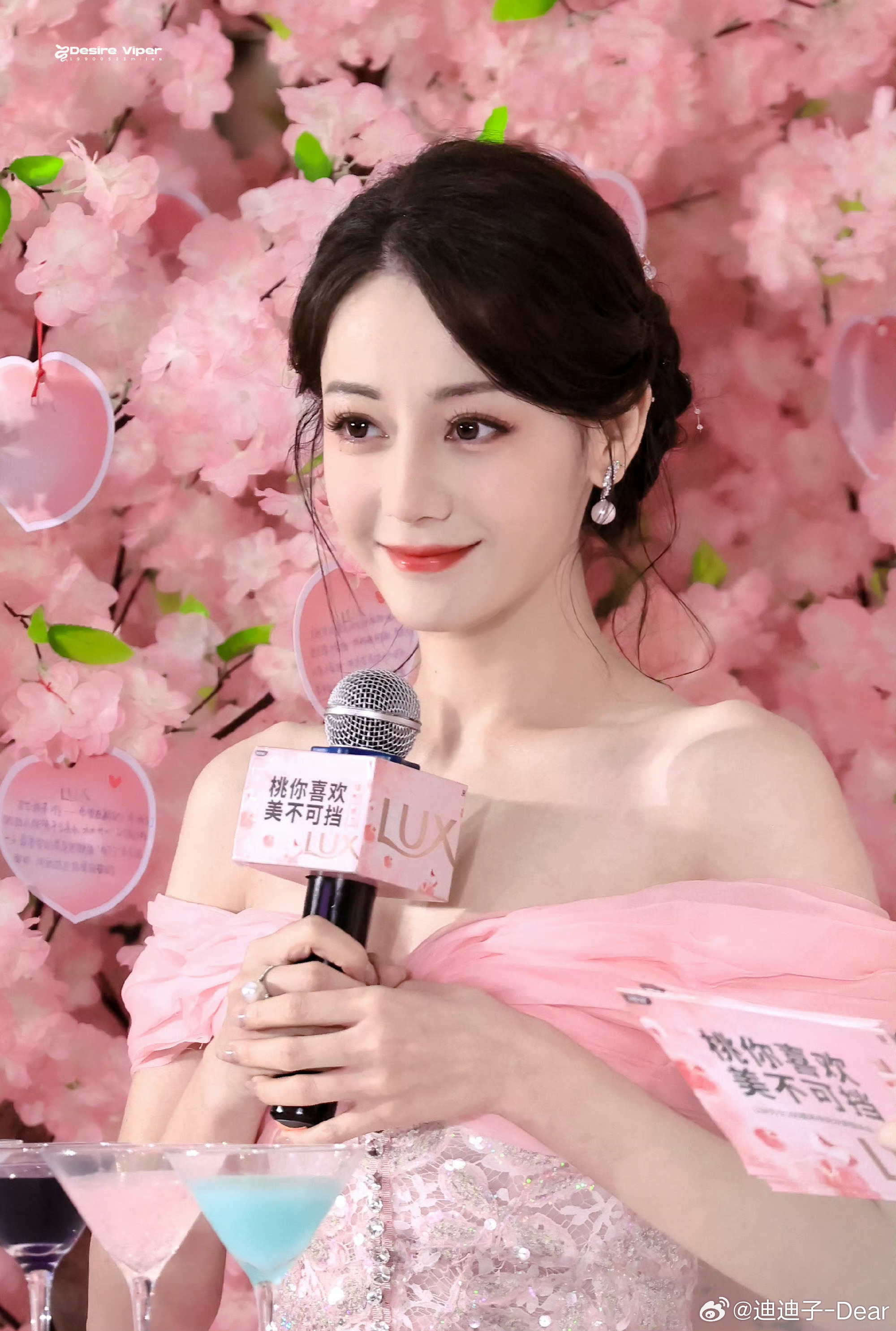 迪丽热巴[超话]迪丽热巴见面会主持人大家都喜欢你瘦瘦的 可我只想你好好吃饭 天天