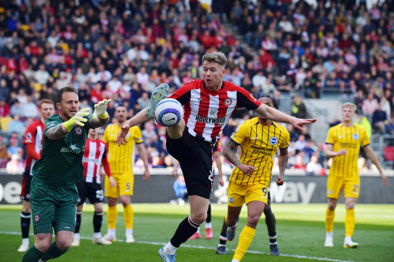 今日继续朝着好的方向出发！作品：布伦特vs狼队   布伦特状态实力都占优，狼队客