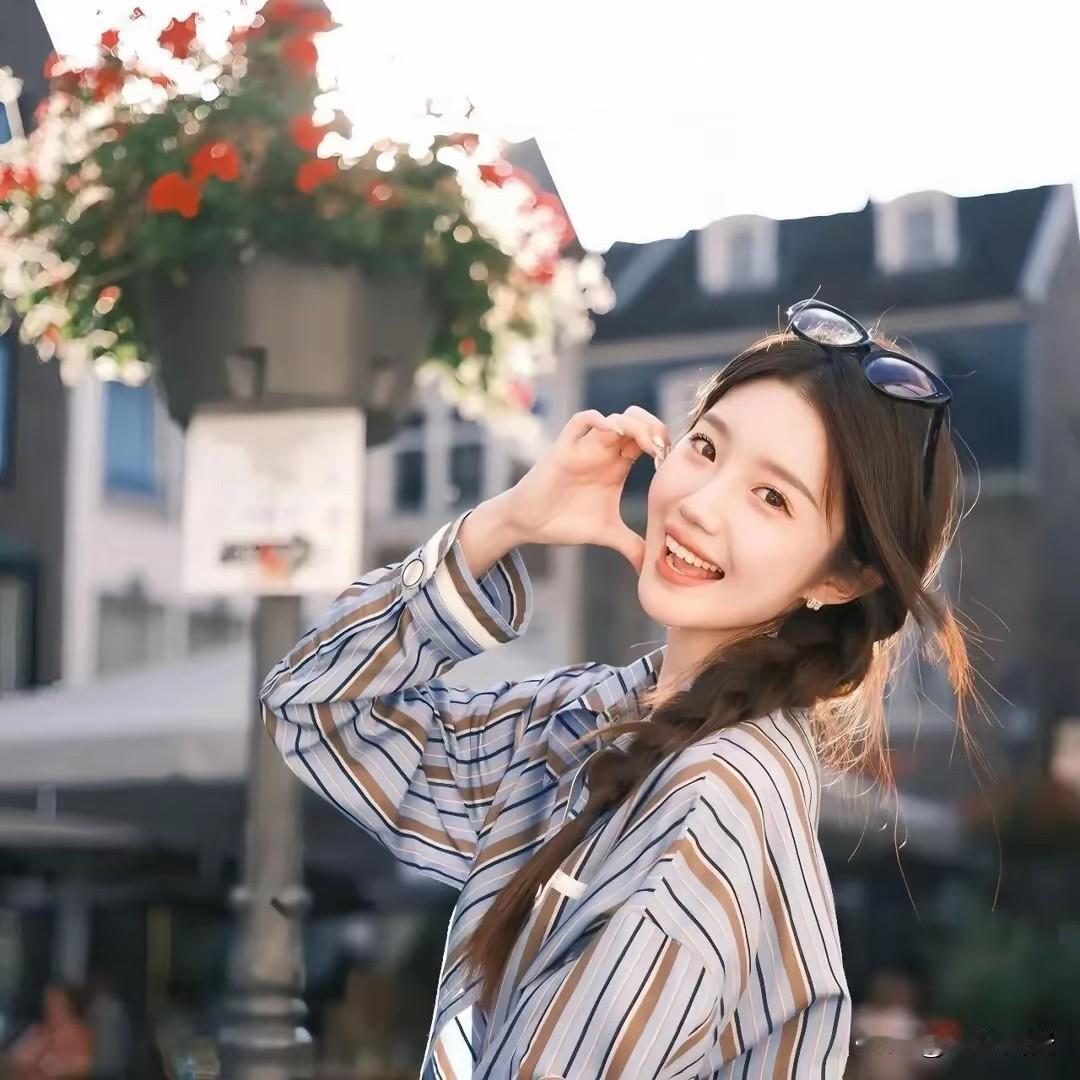 突然发现：
身边过得好的家庭，
有一个特征：
那就是夫妻两个人的情绪都很稳定。