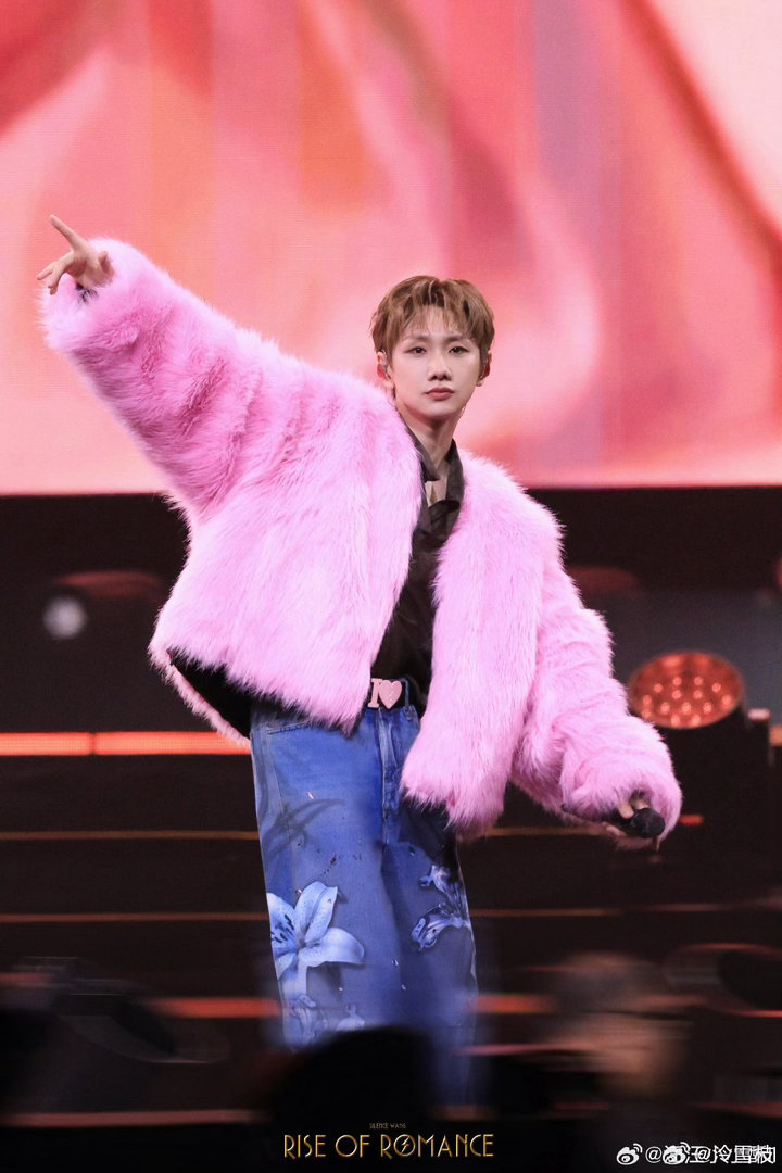 汪苏泷演唱会现场全是亲戚汪苏泷演唱会秒变认亲大会 汪苏泷你是懂拿捏观众的！一句“