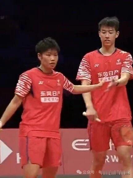 恭喜冯彦哲/黄东萍以小组第一出线，晋级半决赛。2025年世界羽联年终总决赛 
 