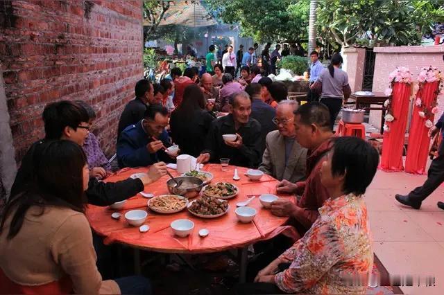 我们这里办婚宴有个顺口溜，让大家听听是不是那会事：一是领导干部办婚宴：婚宴婚宴，