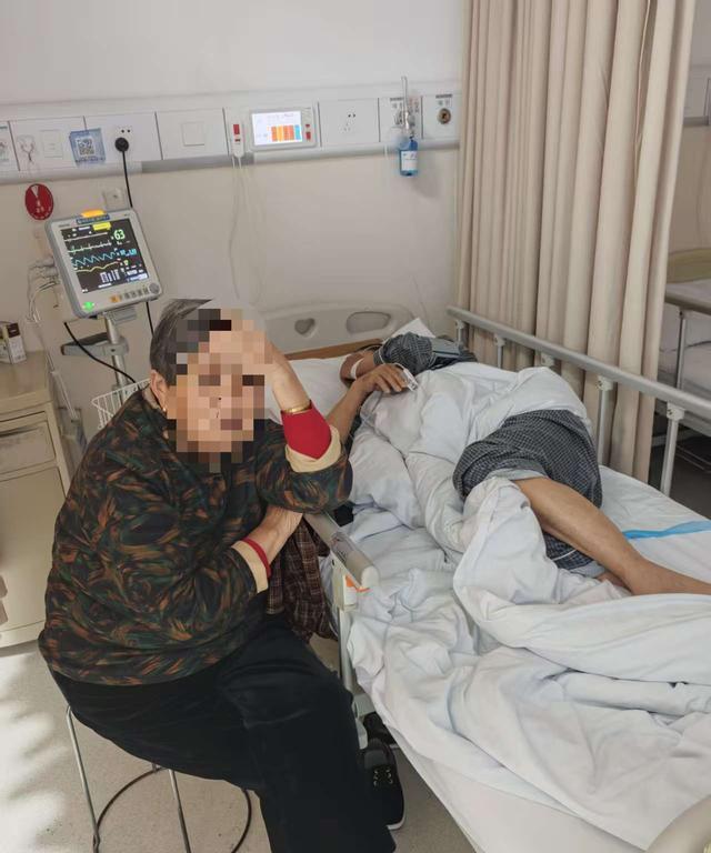 “冤不冤”湖南七旬退休教师付灵芝，因祖坟被矿企矿区占用，多次协商迁坟补偿无果后，