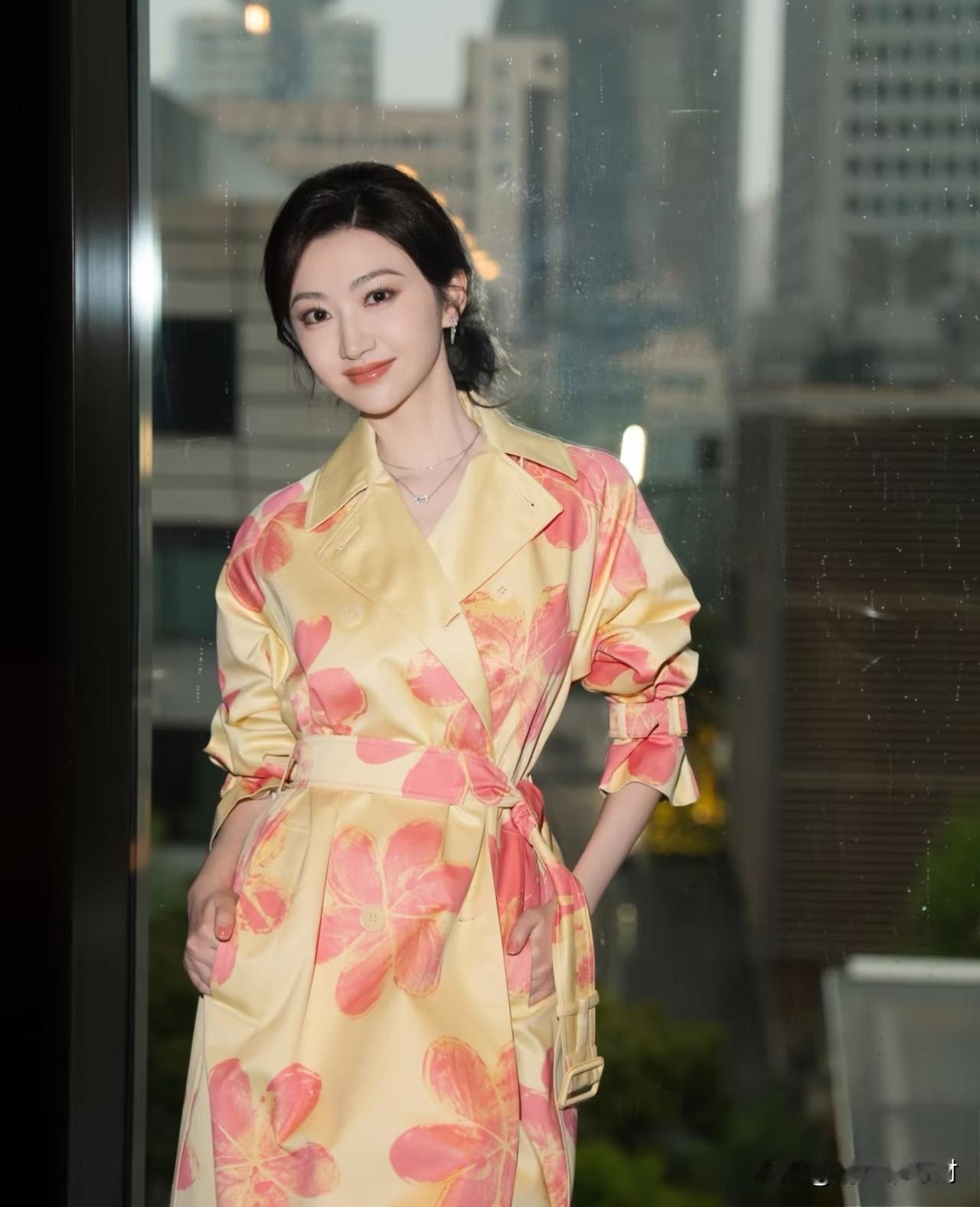 景甜白在娱乐圈混了这么多年，
连最基本的防人之心都没有，
走到今天，她最大的失误