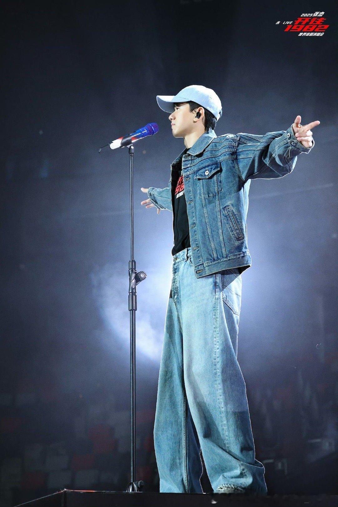 张杰 ✨ 张杰未live开往1982巡回演唱会✨张杰点歌台 只可惜 难过一直被传
