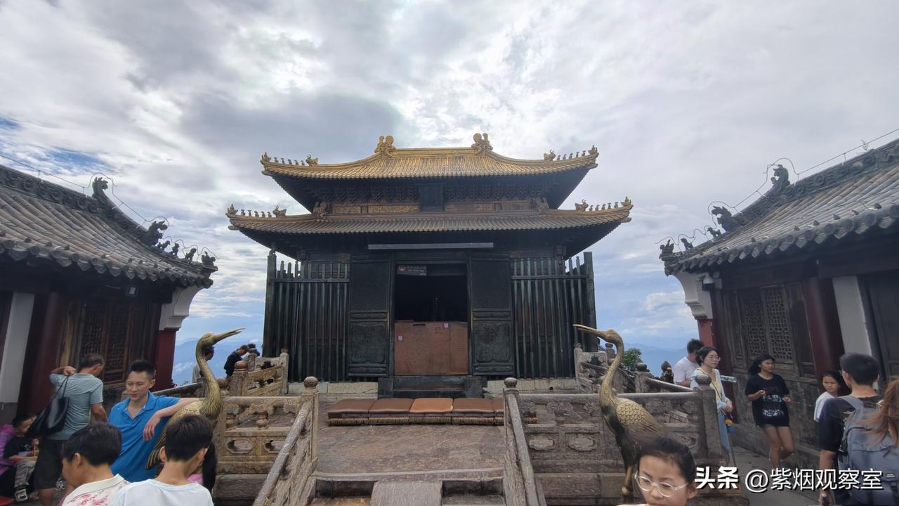 名气超大却很鸡肋！实话实说，普通人真没必要去武当山
 
很多人冲着“天下第一仙山