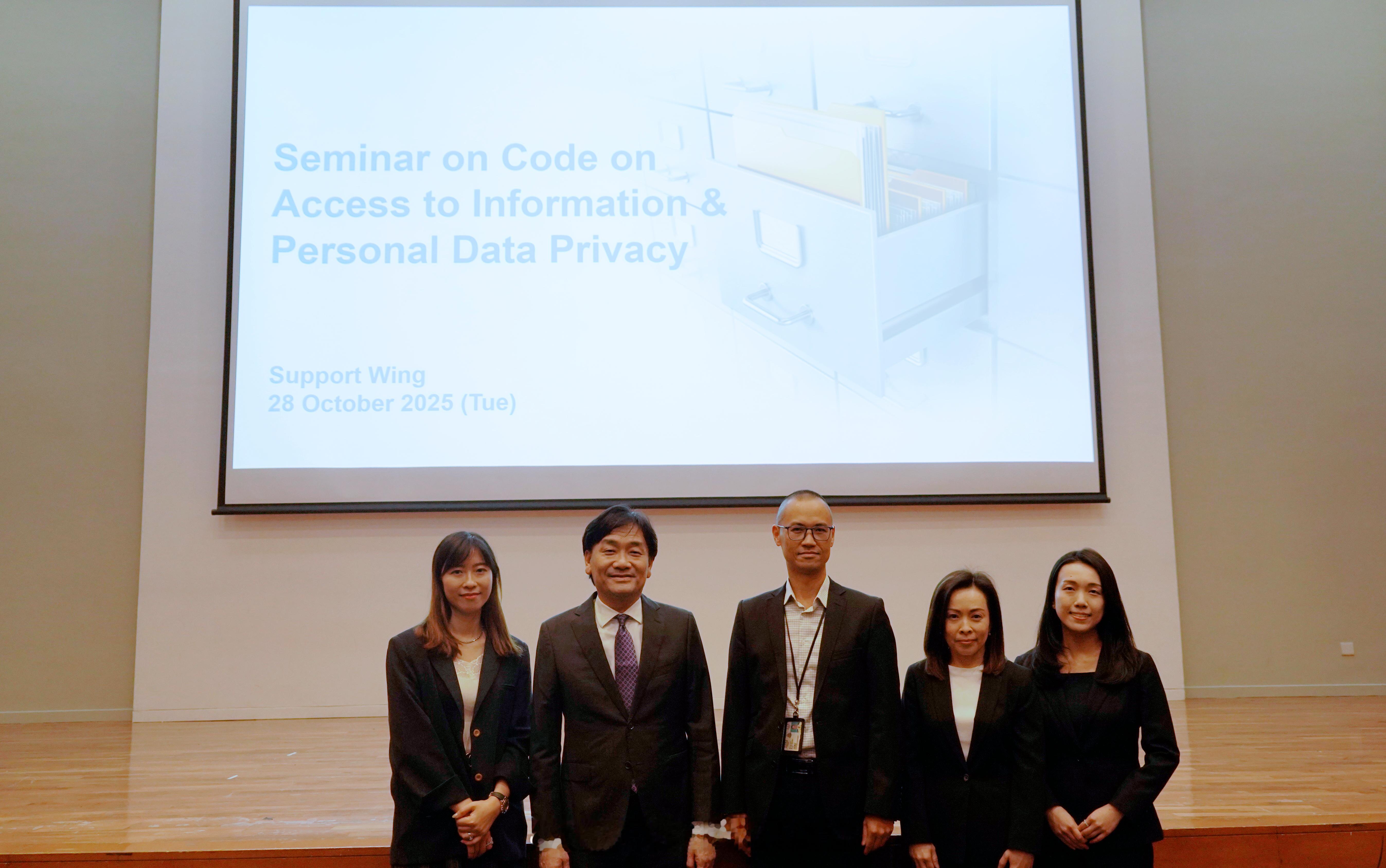 香港申诉部门香港申訴監督 「香港 申訴專員學院到訪香港警察總部（）與警隊分享處理