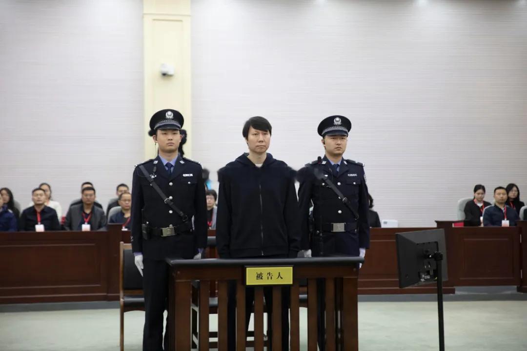 #李铁被控非法收受5089万余元#  ​​​李铁胖了？ 可能是最后一次看见李铁的