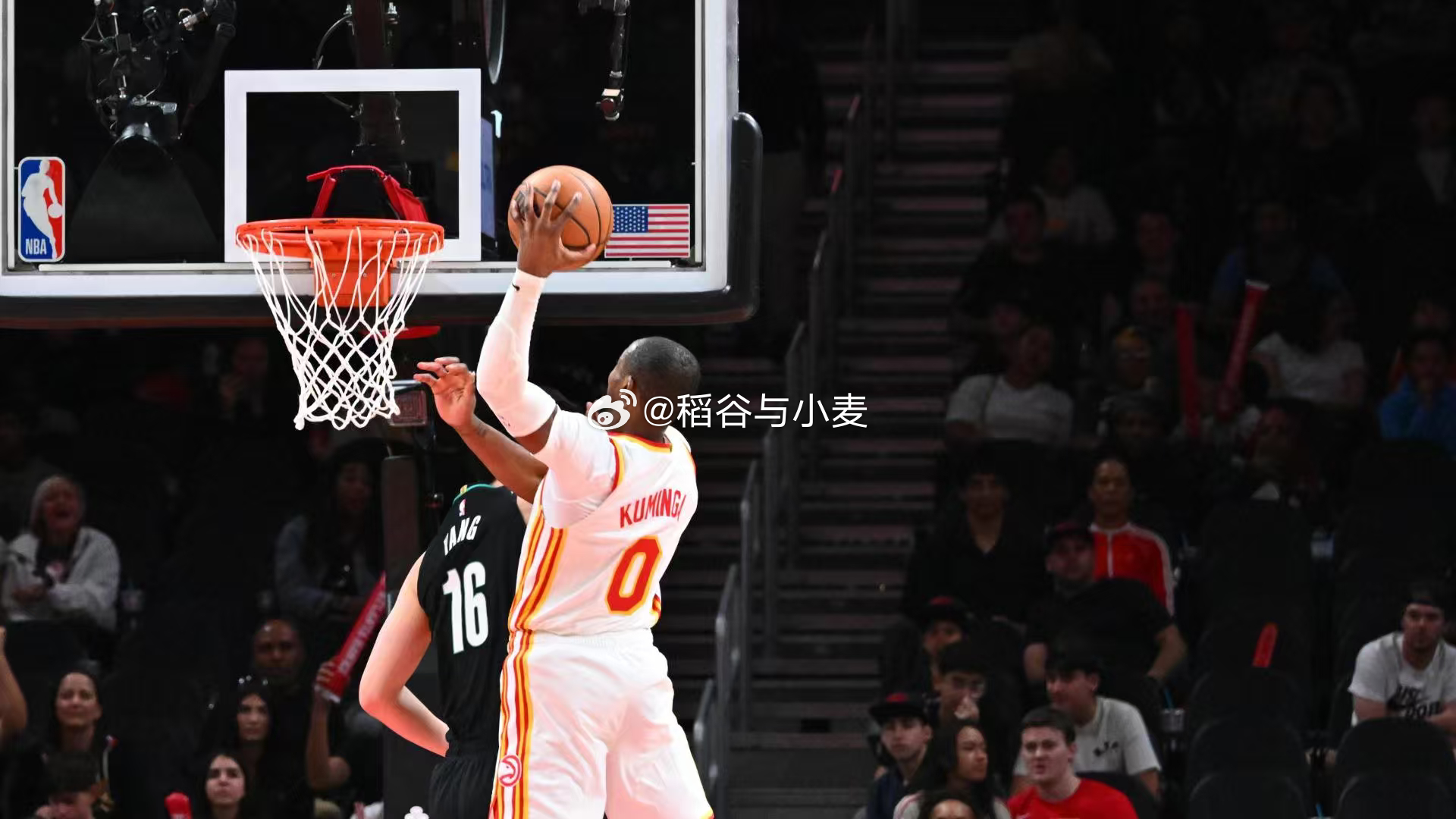 这种球都会躲，都不敢上对抗，这种比赛态度叫人家主教练怎么用你。本来就是板凳球员，