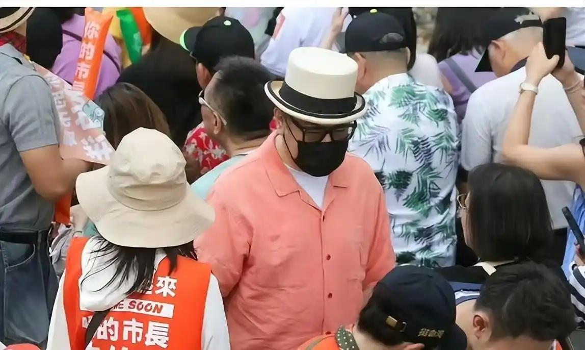 蔡康永恐怕真要落泪了，复出之路已然渺茫，合作也接连告吹。
10月5日他公开发声至