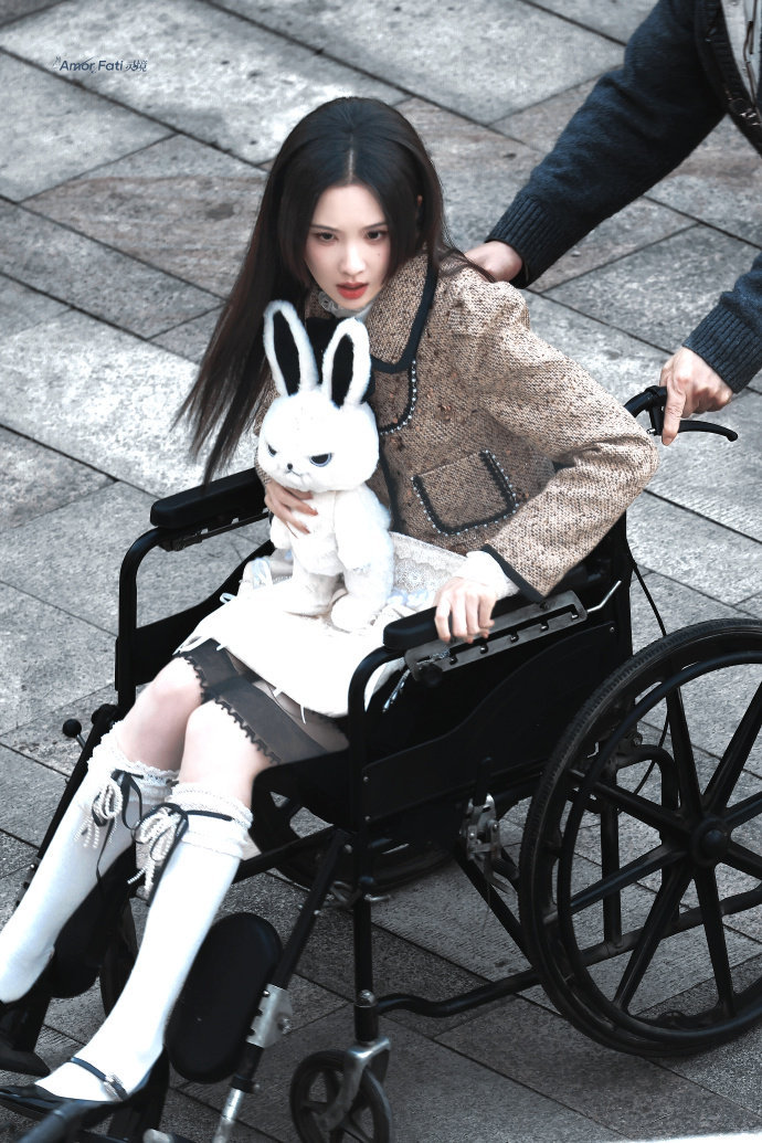 陈都灵《今天也没有变成玩偶》新路透，好久不见的白幼薇！！好美萌啊 