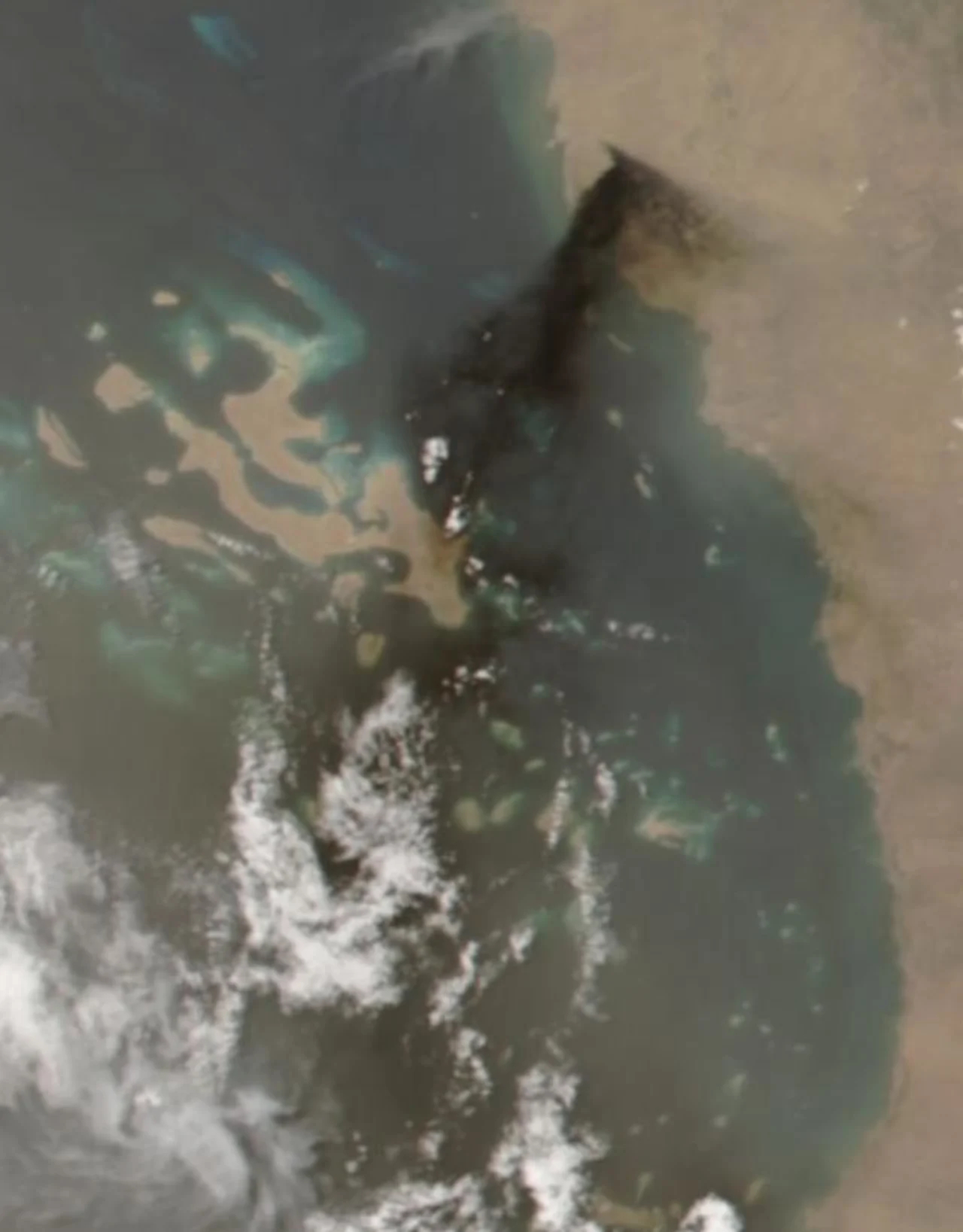 美国国家航空航天局（NASA）提供的卫星图像显示，沙特阿拉伯红海海岸的吉赞炼油厂