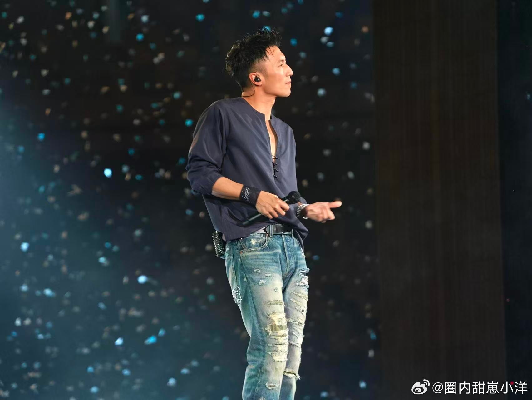 谢霆锋你麦霸吗 谁能拒绝西安舞台上全程高歌的谢霆锋，一整场循环演唱停不下来 