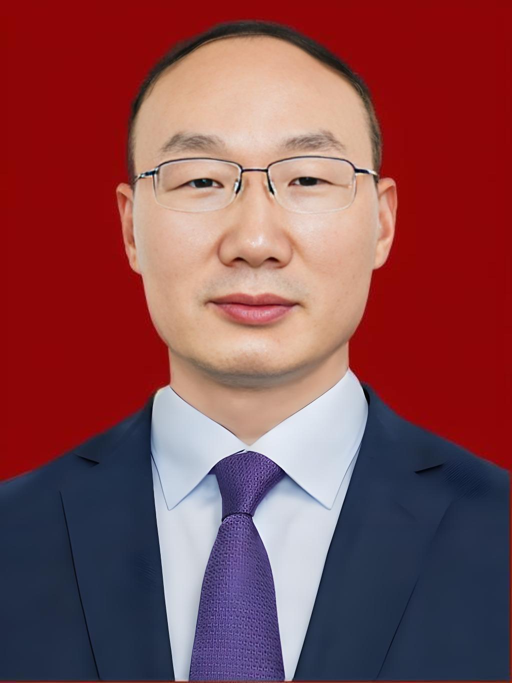 河南大学校长张锁江 简介
 
2022年，河南大学迎来了它的新任掌门人——张锁江