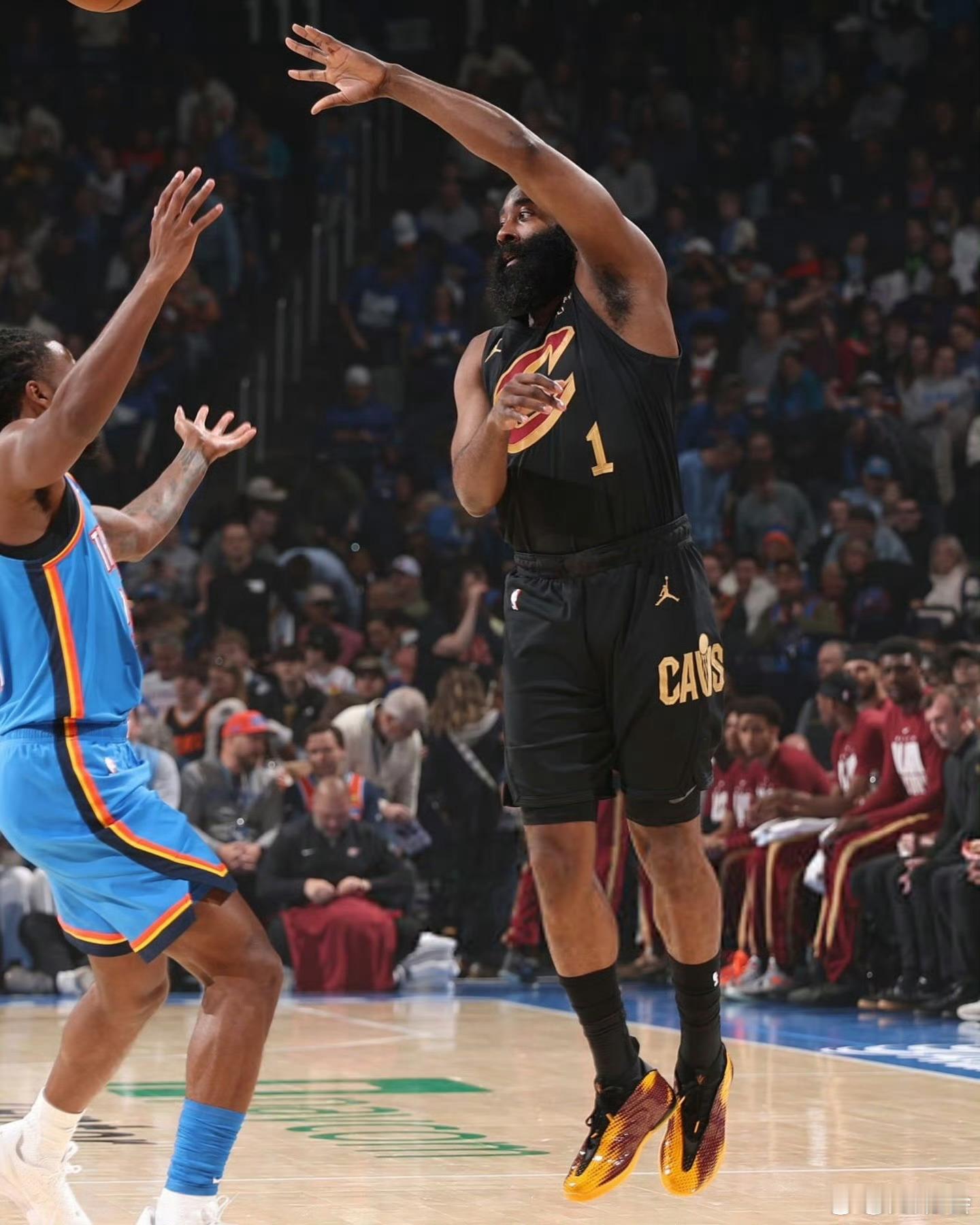 哈登关键时刻又软了，这就是为什么我说哈登加入后骑士上限二轮，和其他博主和球迷夺冠