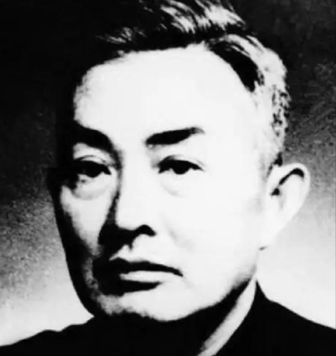 1952年，在外漂泊了十五年的陈昌浩终于返回了祖国，可眼前的一切早已物是人非，妻